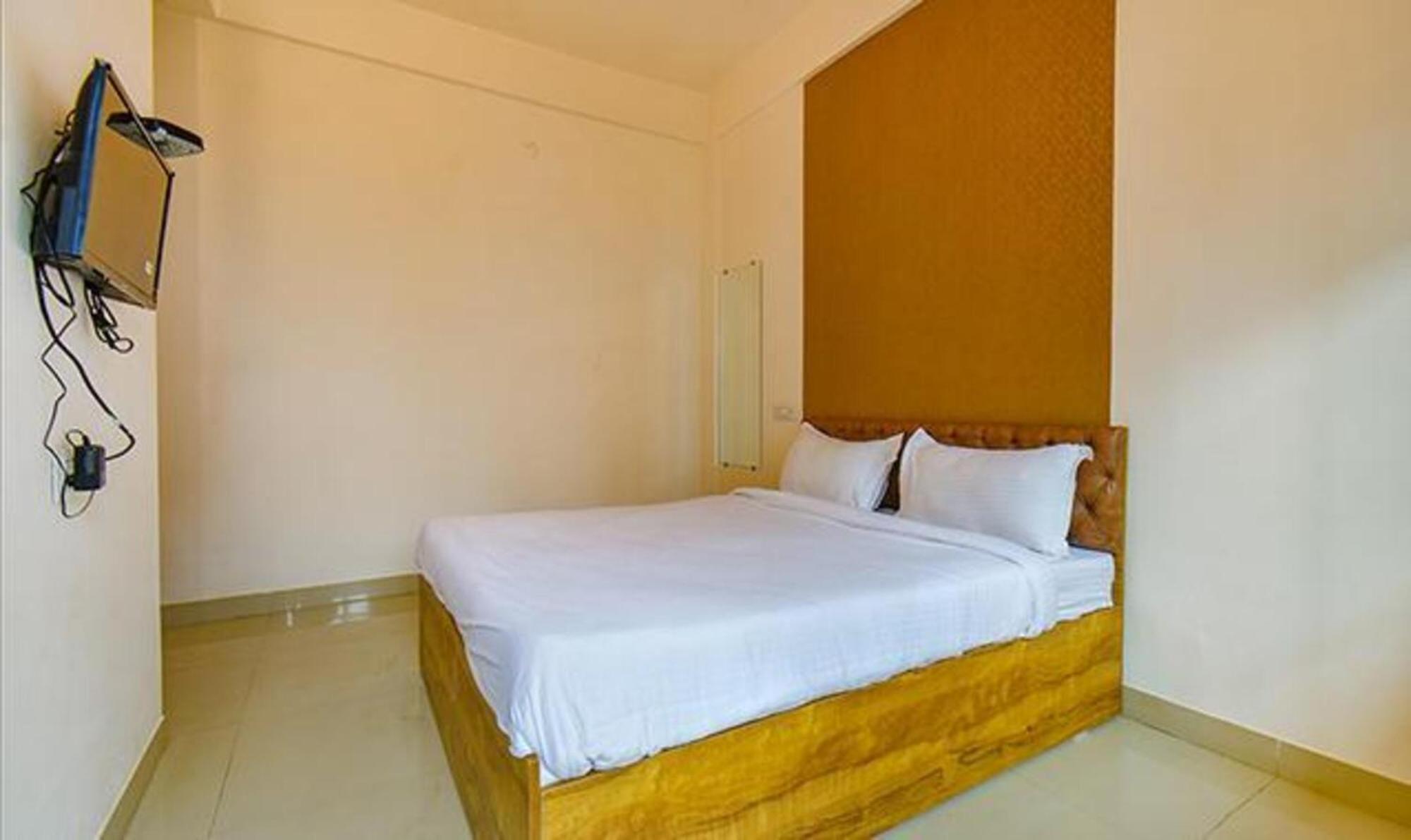 Fabhotel Tiru Residency