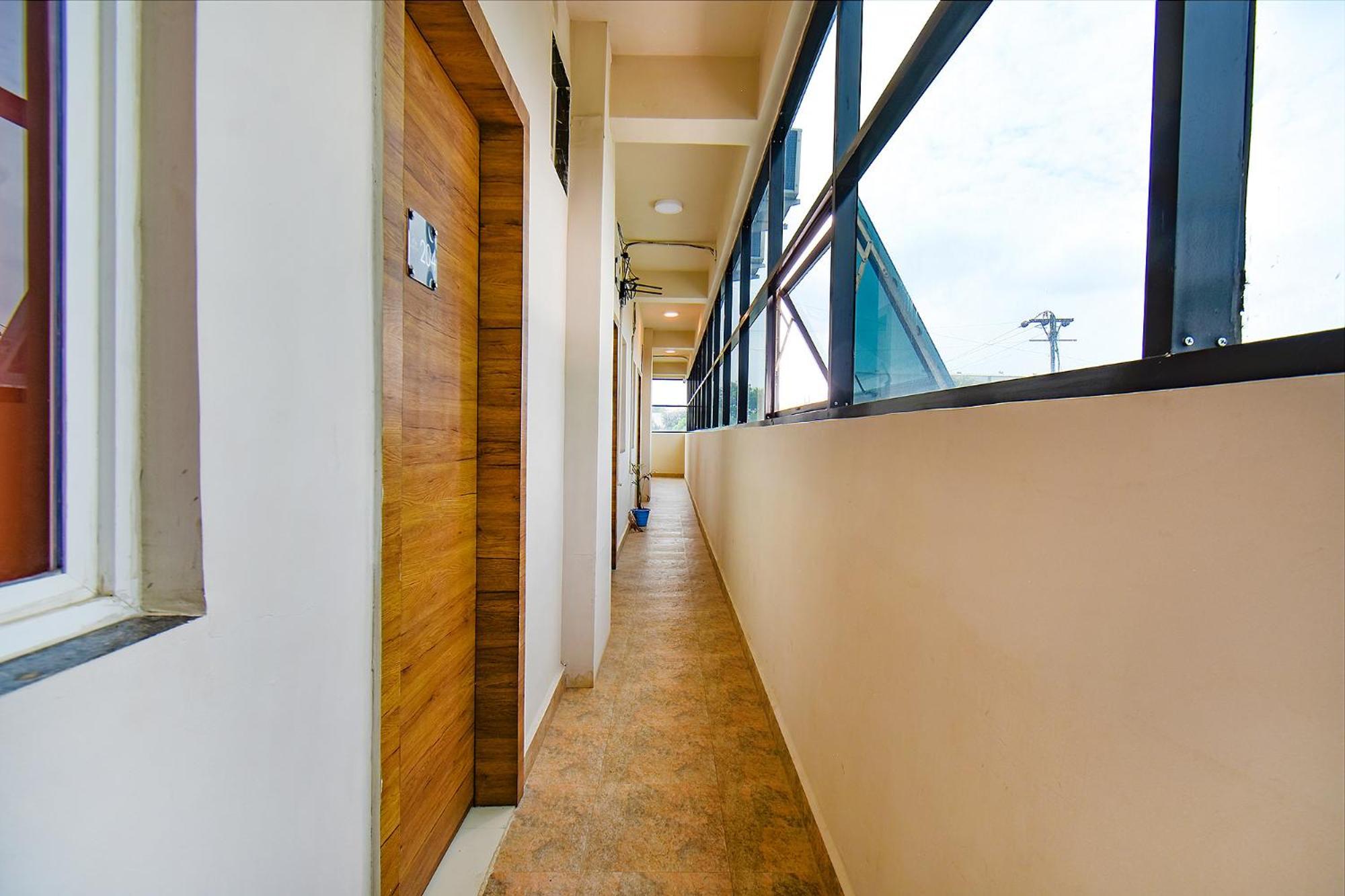 Fabhotel Tiru Residency