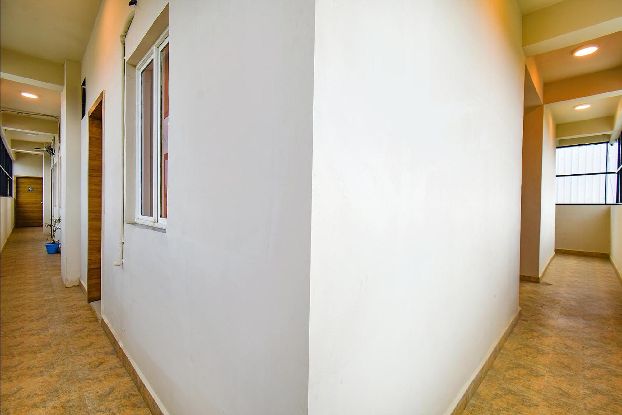 Fabhotel Tiru Residency