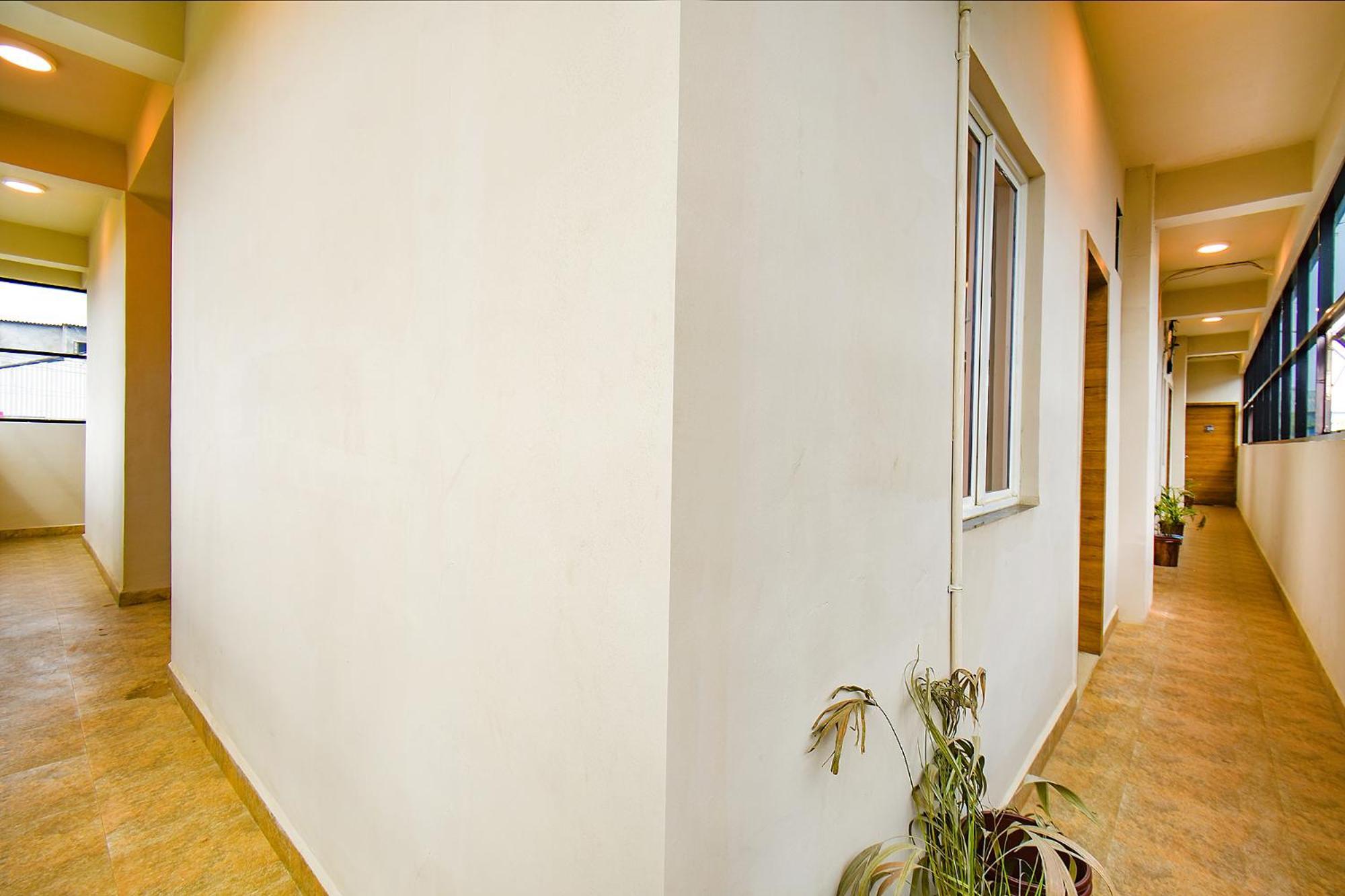 Hotel Fabhotel Tiru Residency