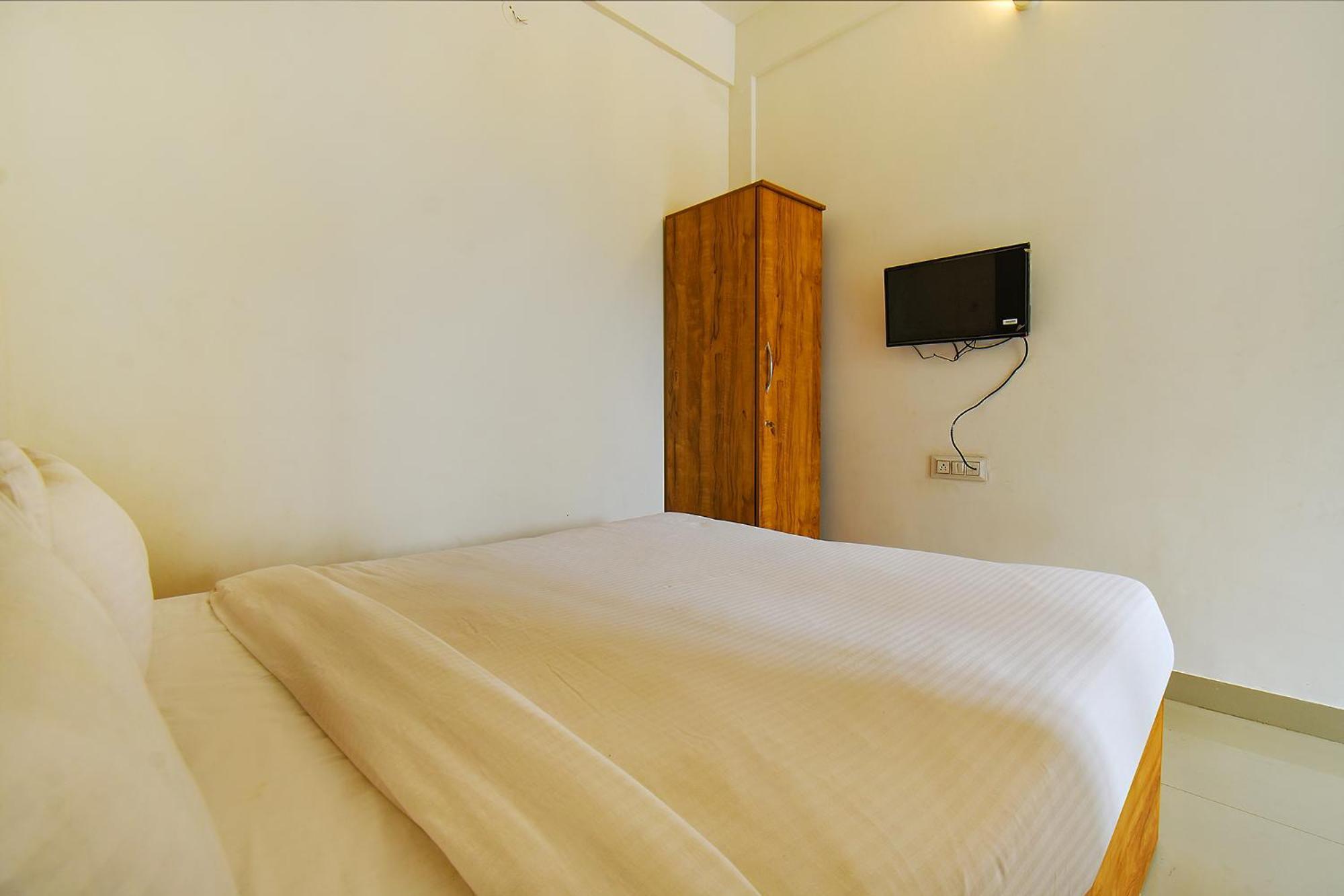 Hotel Fabhotel Tiru Residency Pune