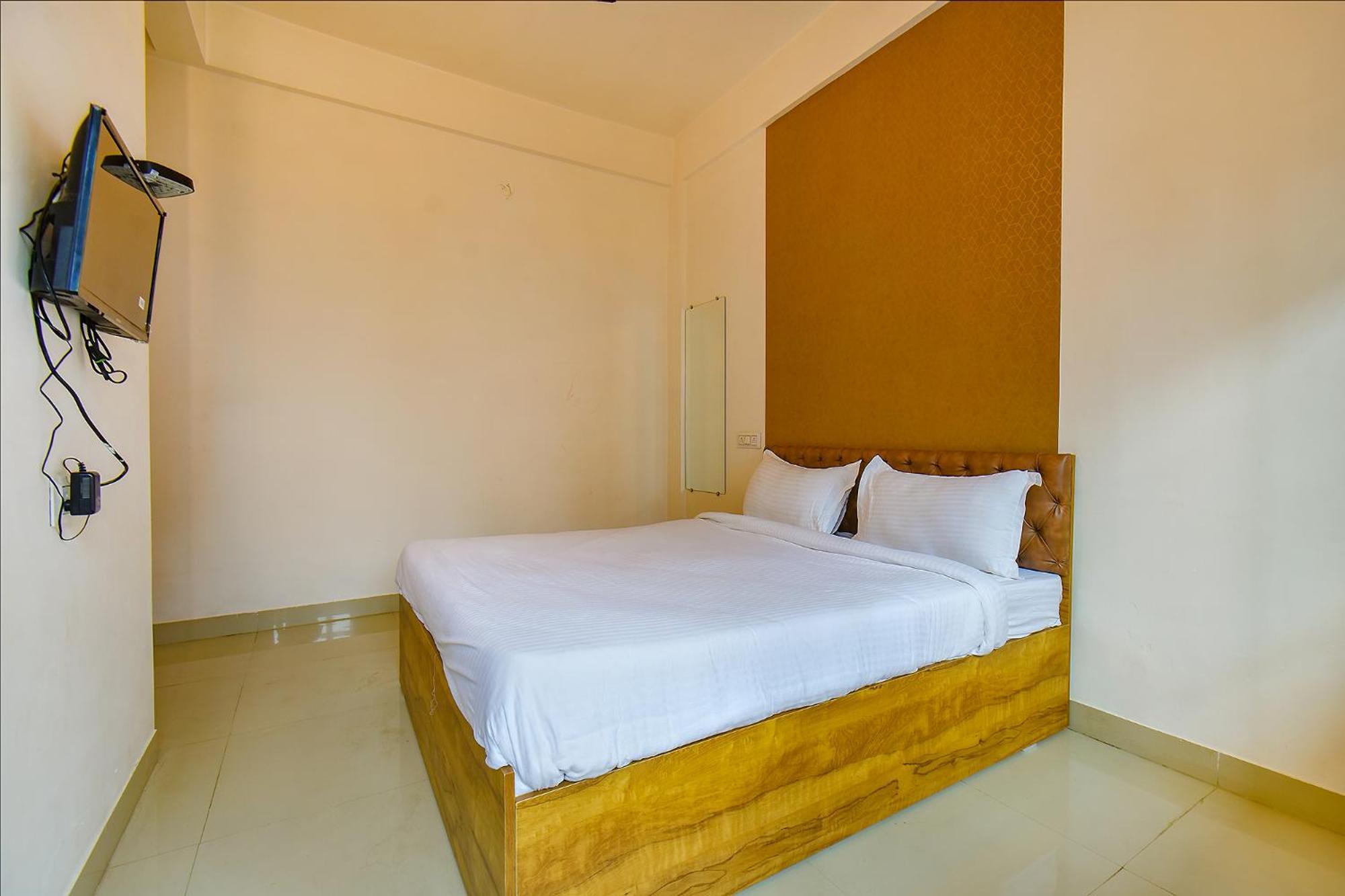 Fabhotel Tiru Residency
