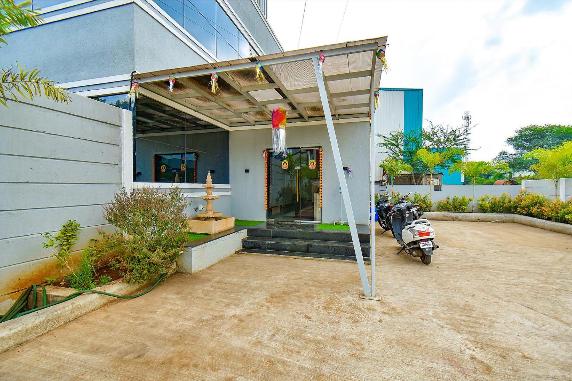 Fabhotel Tiru Residency Hotel